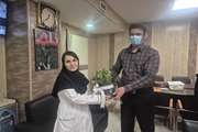تقدیر از مهندس مینا تقی‌پور در گرامیداشت روز جهانی بهداشت حرفه‌ای در بیمارستان آرش