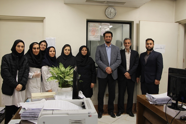 دیدار مدیر بیمارستان با همکاران بخش مدارک پزشکی و بایگانی به مناسبت روز ملی مدارک پزشکی