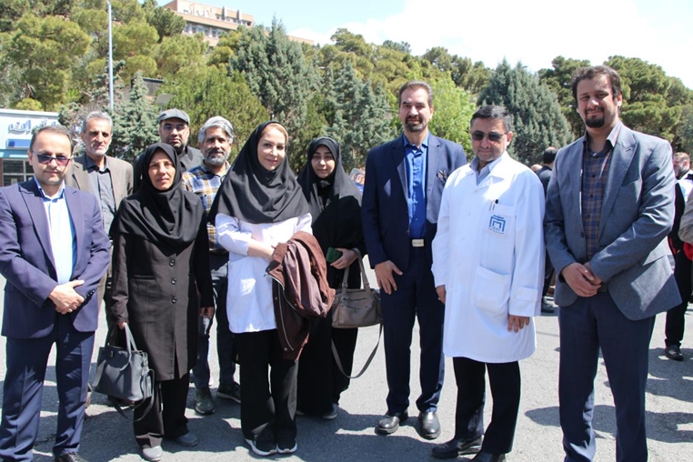 حضور کارکنان بیمارستان آرش در تجمع اعتراضی دانشگاهیان و کادر سلامت در محکومیت حملات به مراکز بهداشتی، درمانی، آموزشی، تحقیقاتی و دارویی