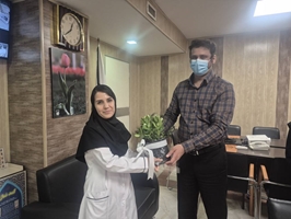تقدیر از مهندس مینا تقی‌پور در گرامیداشت روز جهانی بهداشت حرفه‌ای در بیمارستان آرش